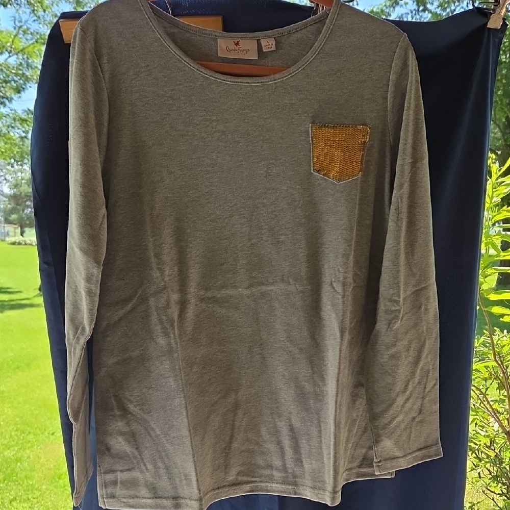 Quacker Factory Gray Long Sleeve Tee with Gold Accent Large